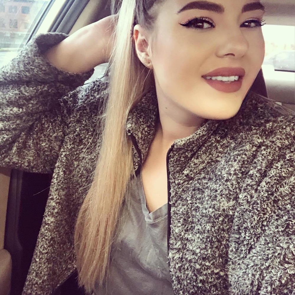 Meet your Posher, Olivia